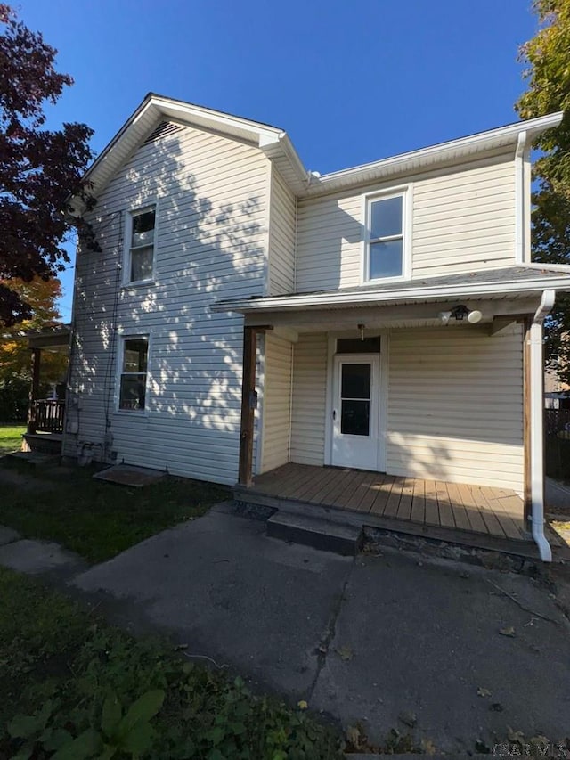 view of front property featuring covered porch