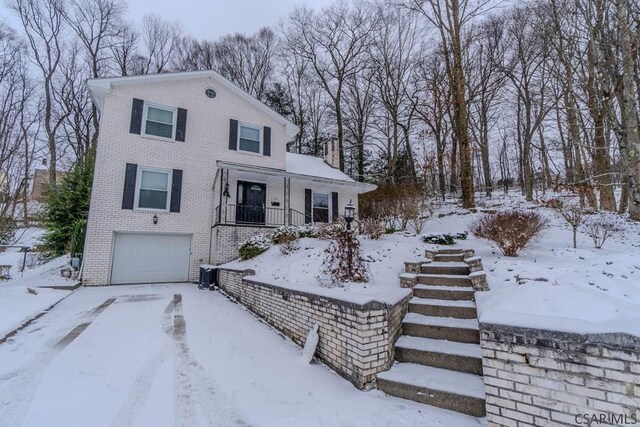 view of front of house featuring a garage