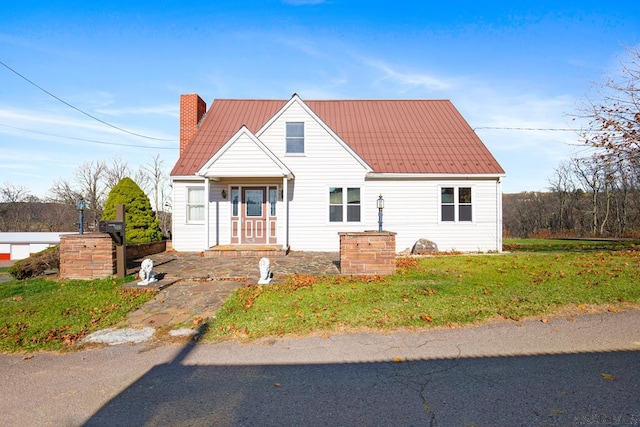 view of front of home featuring a front yard