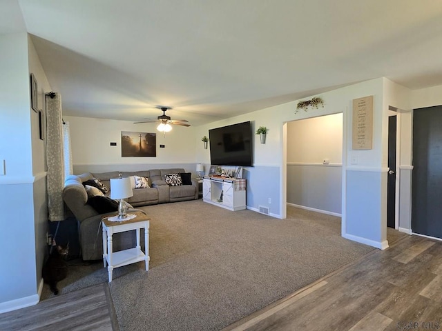 living room featuring hardwood / wood-style flooring and ceiling fan