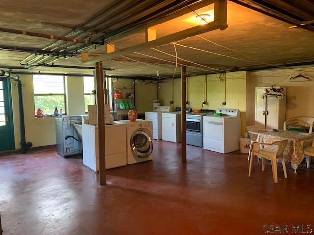 basement with washing machine and dryer