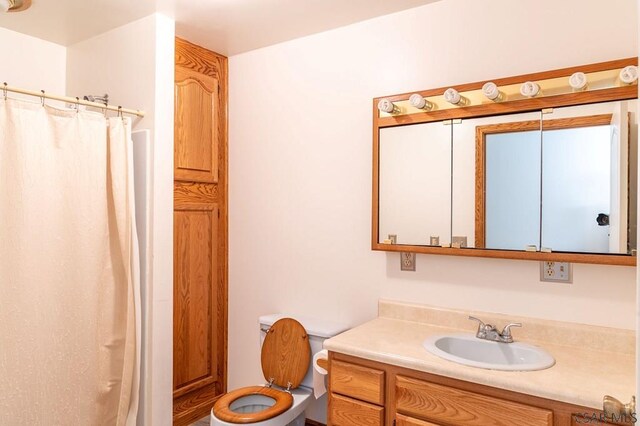 bathroom with vanity and a shower with shower curtain