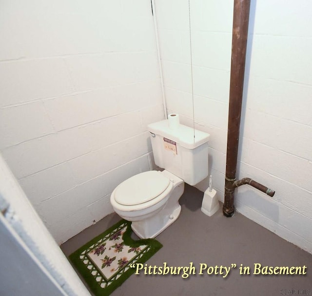 312 Furnari Ave, Johnstown, PA 15905 - bathroom featuring finished concrete flooring and concrete block wall