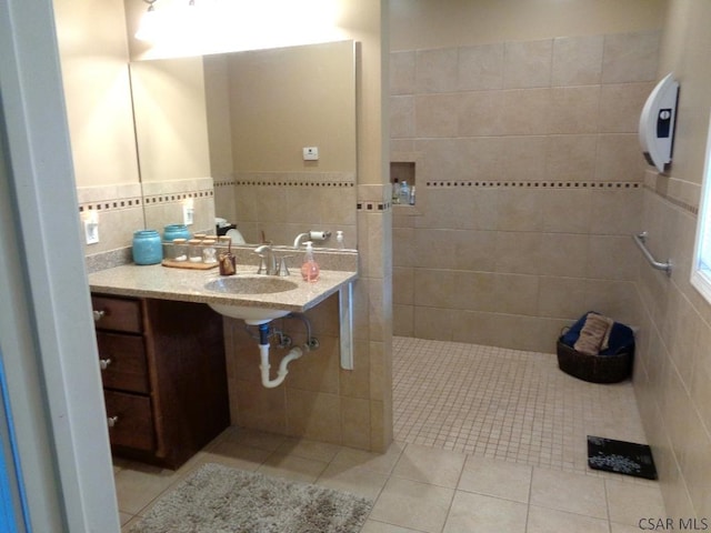 726 Sunset Ave, Johnstown, PA 15905 - bathroom with a tile shower, tile walls, and tile patterned floors