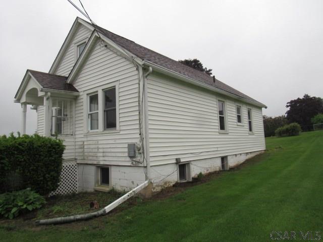 619 W Race St, Somerset, PA 15501 - view of side of property featuring a yard