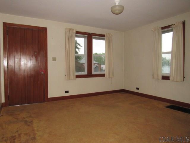 619 W Race St, Somerset, PA 15501 - carpeted entrance foyer with baseboards