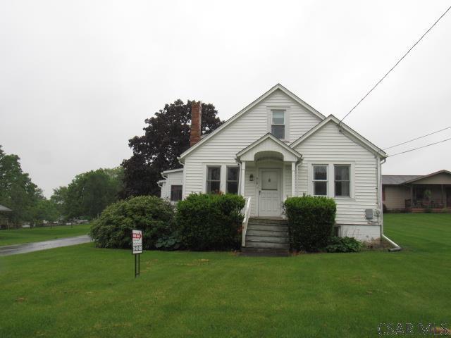 619 W Race St, Somerset, PA 15501 - bungalow-style house with a front lawn and a chimney