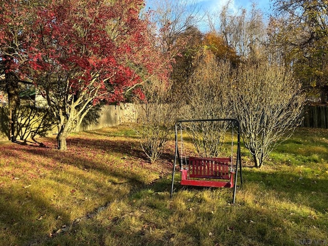 view of home's community featuring a lawn