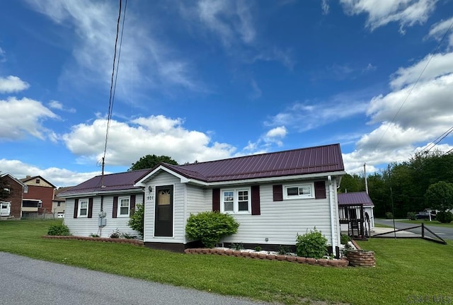 501 First Ave, Central City, PA 15926 - view of front facade featuring metal roof and a front lawn