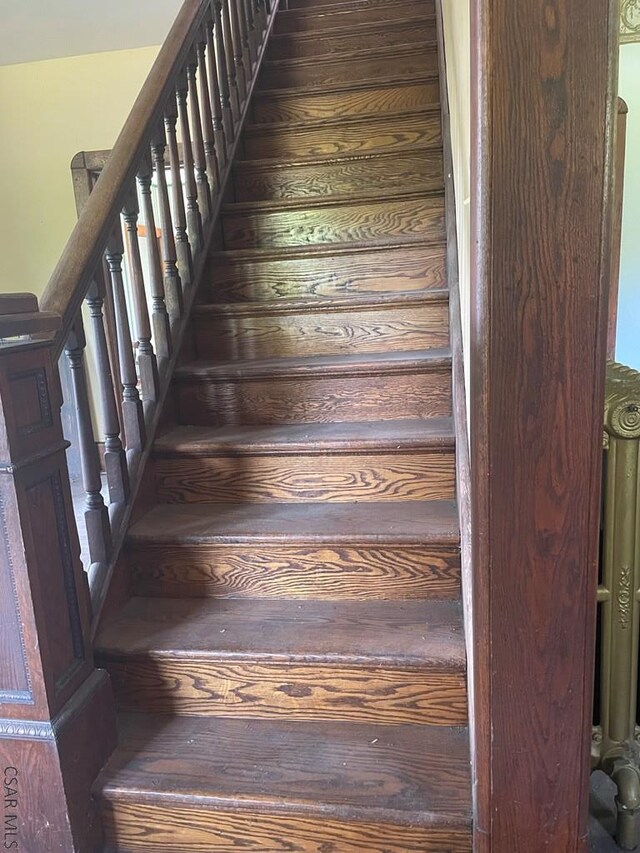 424 W Main St, Stoystown, PA 15563 - view of stairway