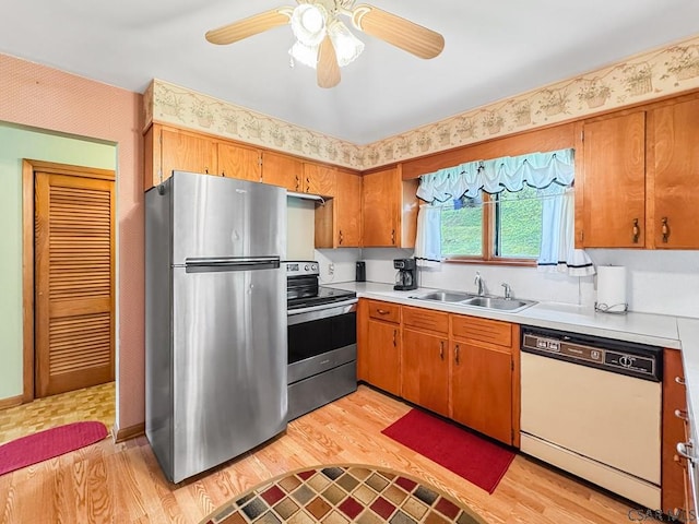500 Randolph St, Ebensburg, PA 15931 - kitchen featuring stainless steel appliances, a sink, light wood-style flooring, and light countertops