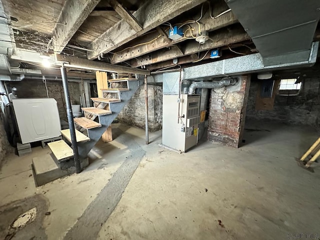 basement with heating unit and washer / clothes dryer