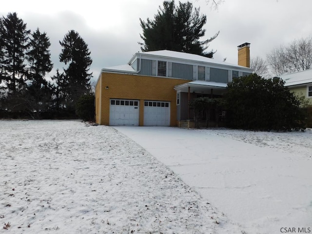 view of front facade featuring a garage