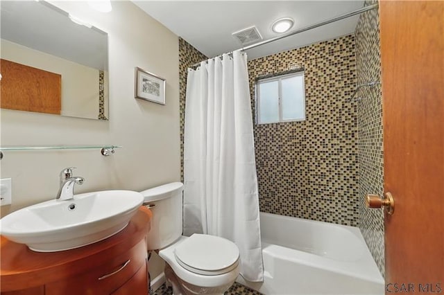 112 Ottawa Ln, Central City, PA 15926 - bathroom with vanity, toilet, and shower / bath combo