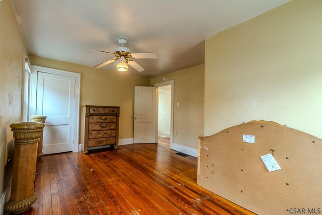 1461 Franklin St, Johnstown, PA 15905 - unfurnished bedroom with hardwood / wood-style floors, baseboards, and a ceiling fan