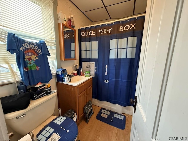 190 Beatty Ave, Johnstown, PA 15906 - bathroom with toilet, vanity, wood finished floors, and shower / bath combo with shower curtain