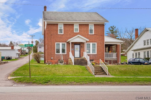 view of front of home featuring brick siding and a front lawn