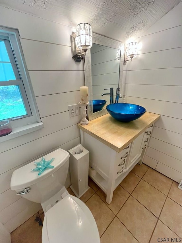 909 Snake Rd, Ebensburg, PA 15931 - half bath featuring tile patterned floors, toilet, vanity, and lofted ceiling