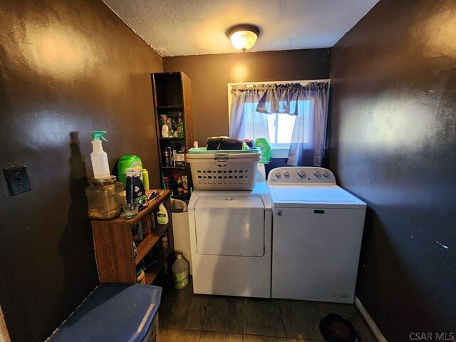 laundry area with washer and dryer and a textured ceiling