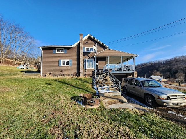 view of front of home featuring a porch and a front lawn