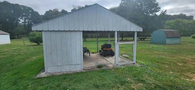 view of outdoor structure with a yard