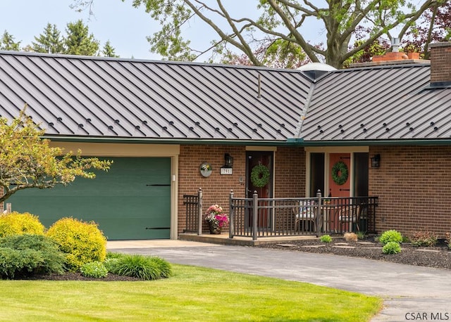 view of front facade with a garage