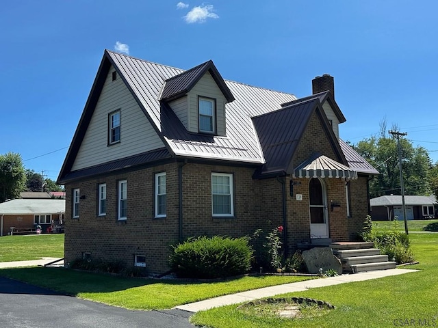 view of front of house with a front yard