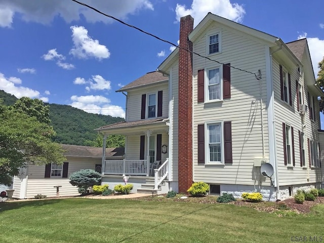 view of front facade featuring a porch and a front yard