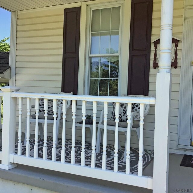 property entrance featuring covered porch