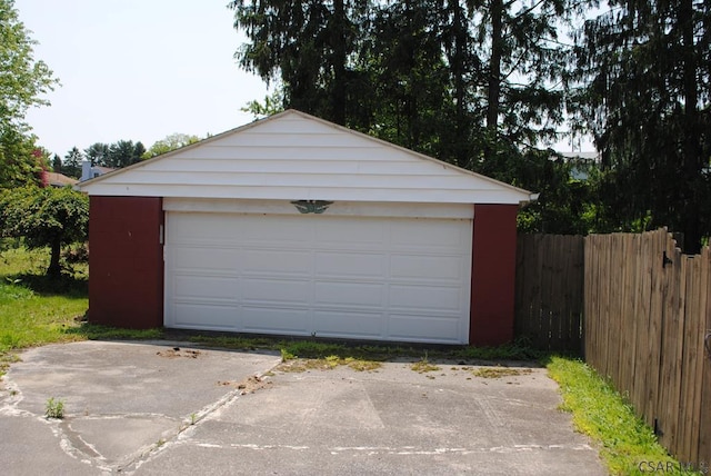 607 Belmont St, Johnstown, PA 15904 - view of detached garage