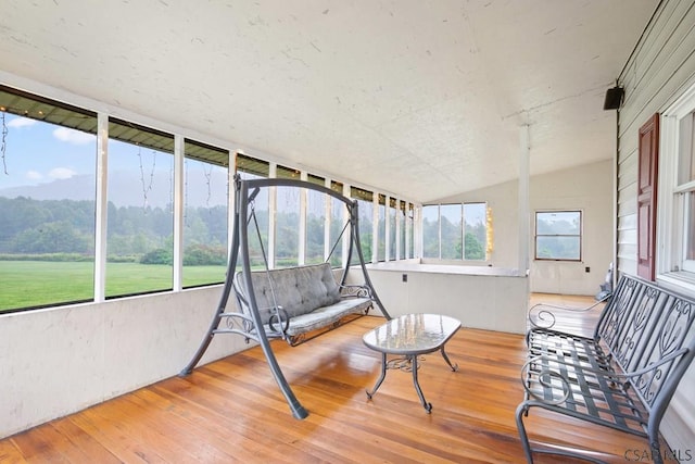 sunroom with vaulted ceiling