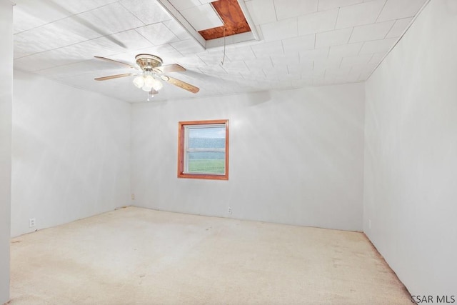 empty room featuring ceiling fan and light colored carpet