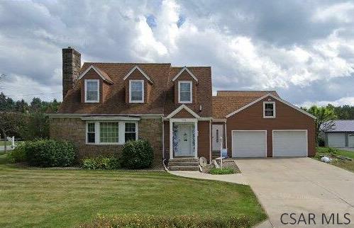 cape cod home with a front yard