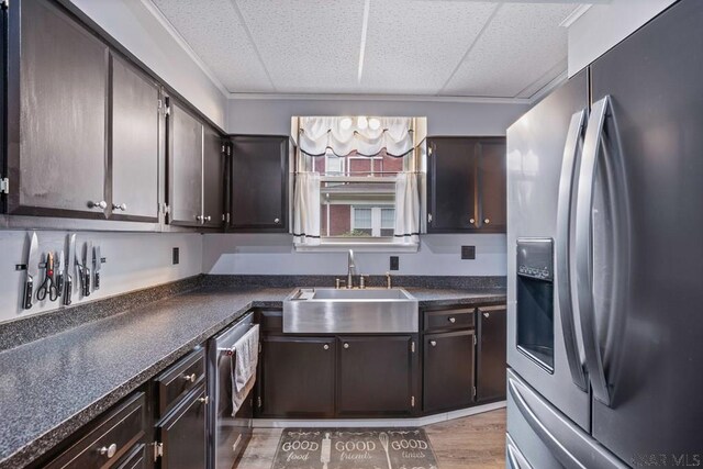 932 Luzerne St, Johnstown, PA 15905 - kitchen featuring stainless steel appliances, a sink, dark countertops, dark brown cabinetry, and light wood-style floors