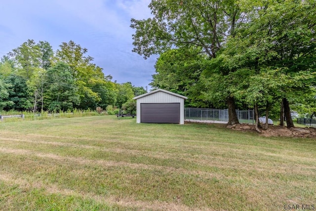 view of yard featuring a garage and an outdoor structure