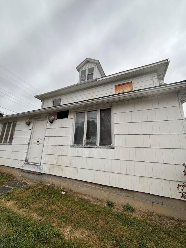 view of side of property with a lawn