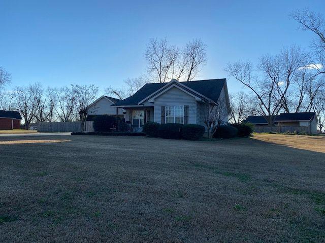 ranch-style house with a front yard