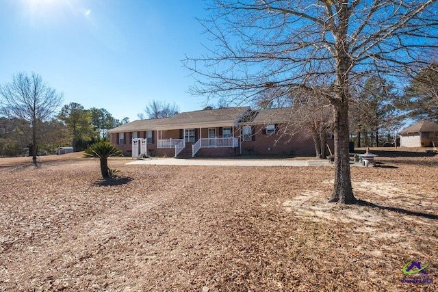 ranch-style home featuring covered porch