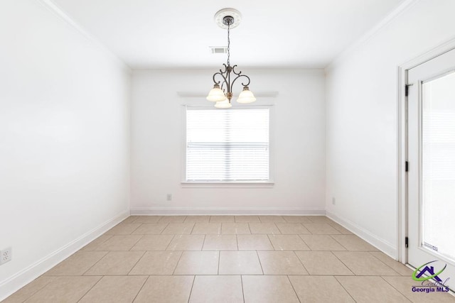 tiled spare room featuring ornamental molding and a chandelier