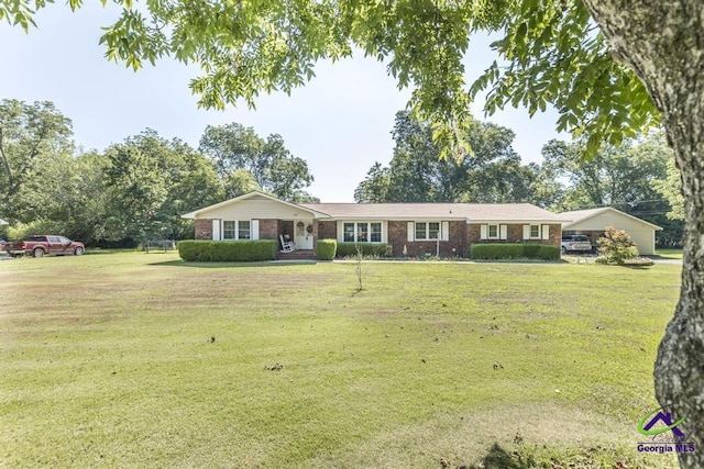 single story home with a front yard