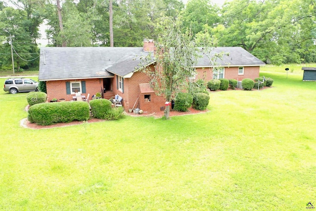 ranch-style home with a front yard