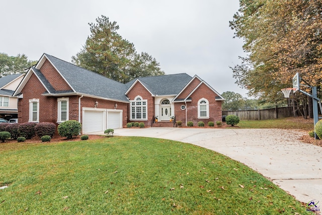 view of front facade featuring a garage and a front yard