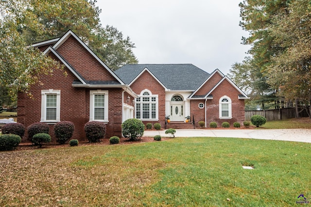 view of front of property with a front yard