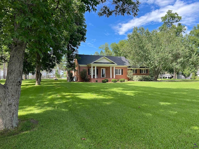 view of front of home featuring a front lawn