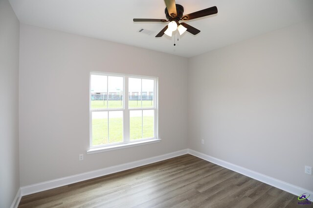 unfurnished room with wood-type flooring and ceiling fan