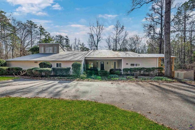 view of front of house with a porch