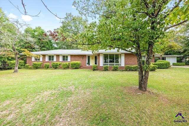 ranch-style home featuring brick siding and a front yard