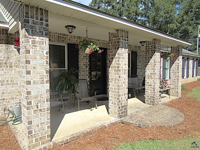 entrance to property featuring a patio