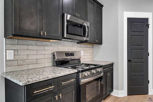 285 Lakeview Dr, Macon, GA 31211 - kitchen with stainless steel appliances, light wood-type flooring, backsplash, and baseboards