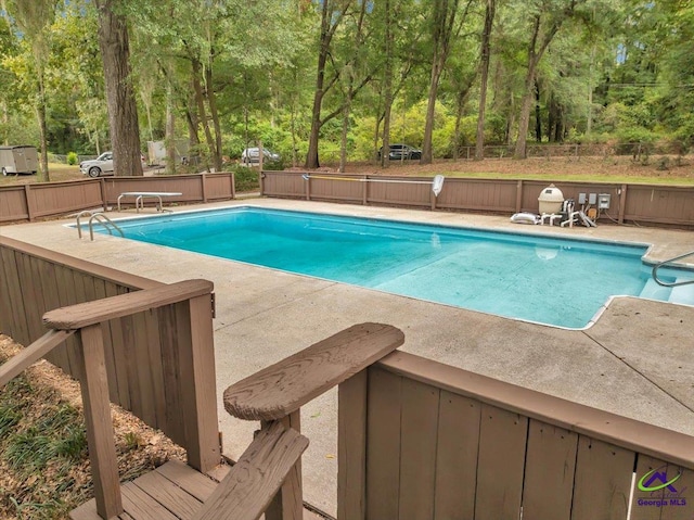 view of swimming pool featuring a patio